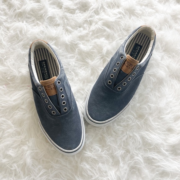 Sperry slip on boat shoe - Picture 1 of 9